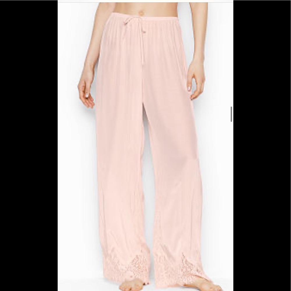 ❗️SOLD❗️Victoria Secret lightweight silky lace